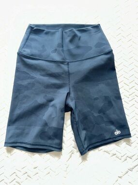 Alo Yoga High-Waist Vapor Shorts Black Camouflage Pattern Size Small